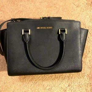 Micheal Kors purse